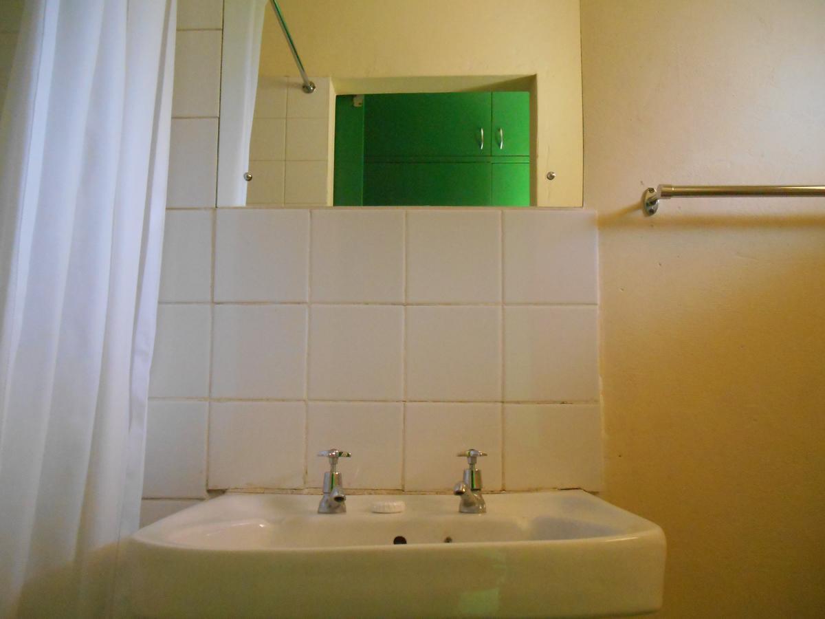 Victoria Falls Budget Hotel Room photo